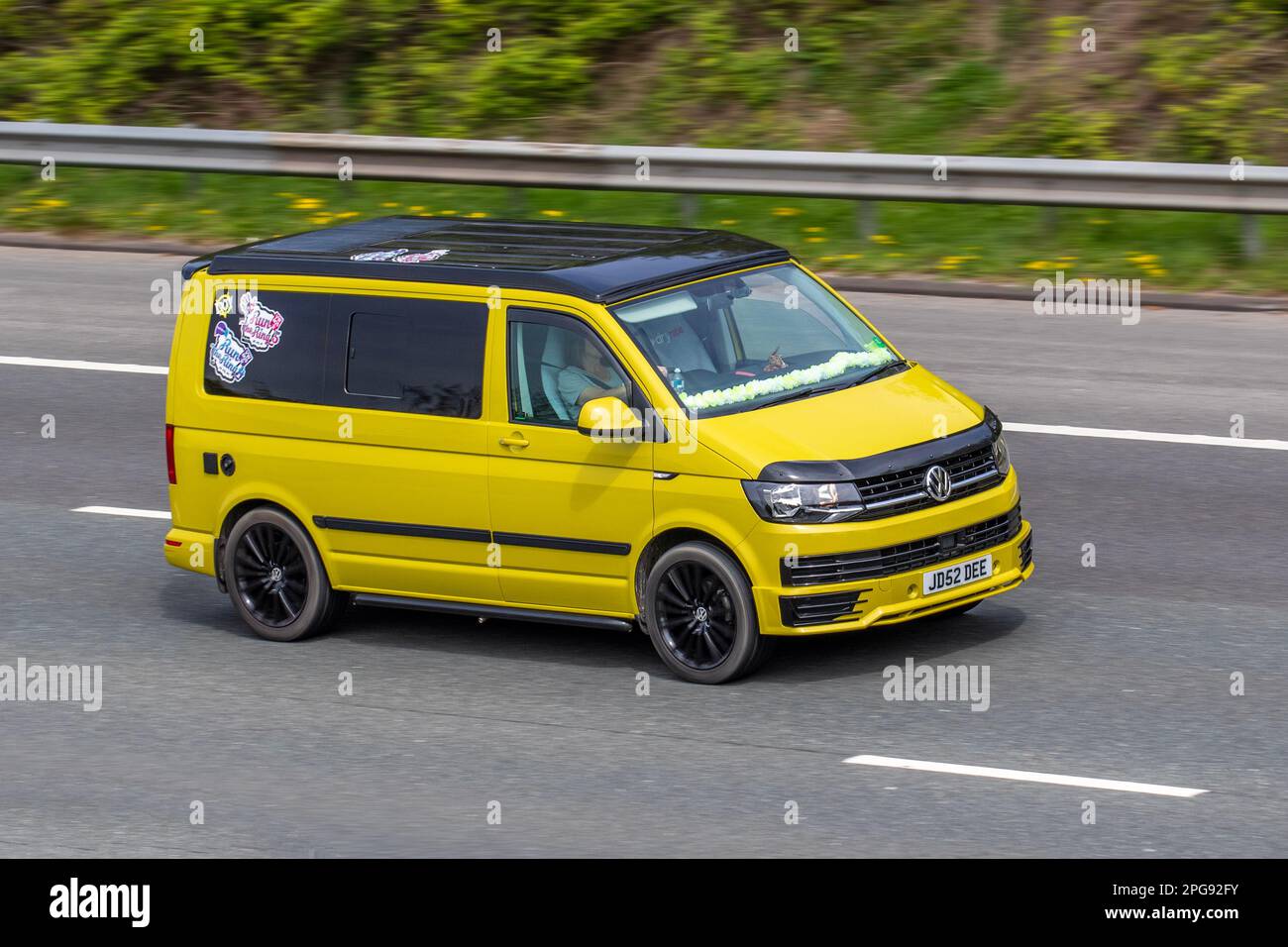 Volkswagen transporter t28 hi-res stock photography and images - Alamy