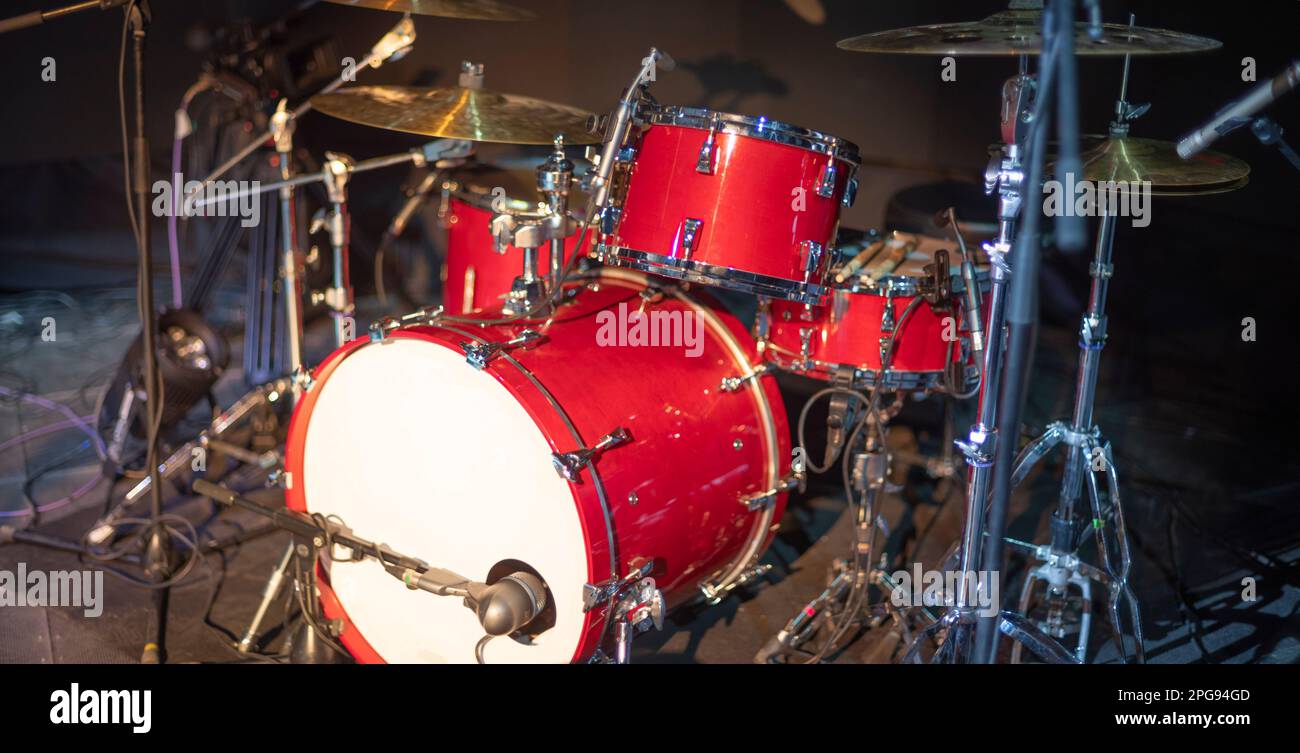 drums on stage before a music concert Stock Photo - Alamy