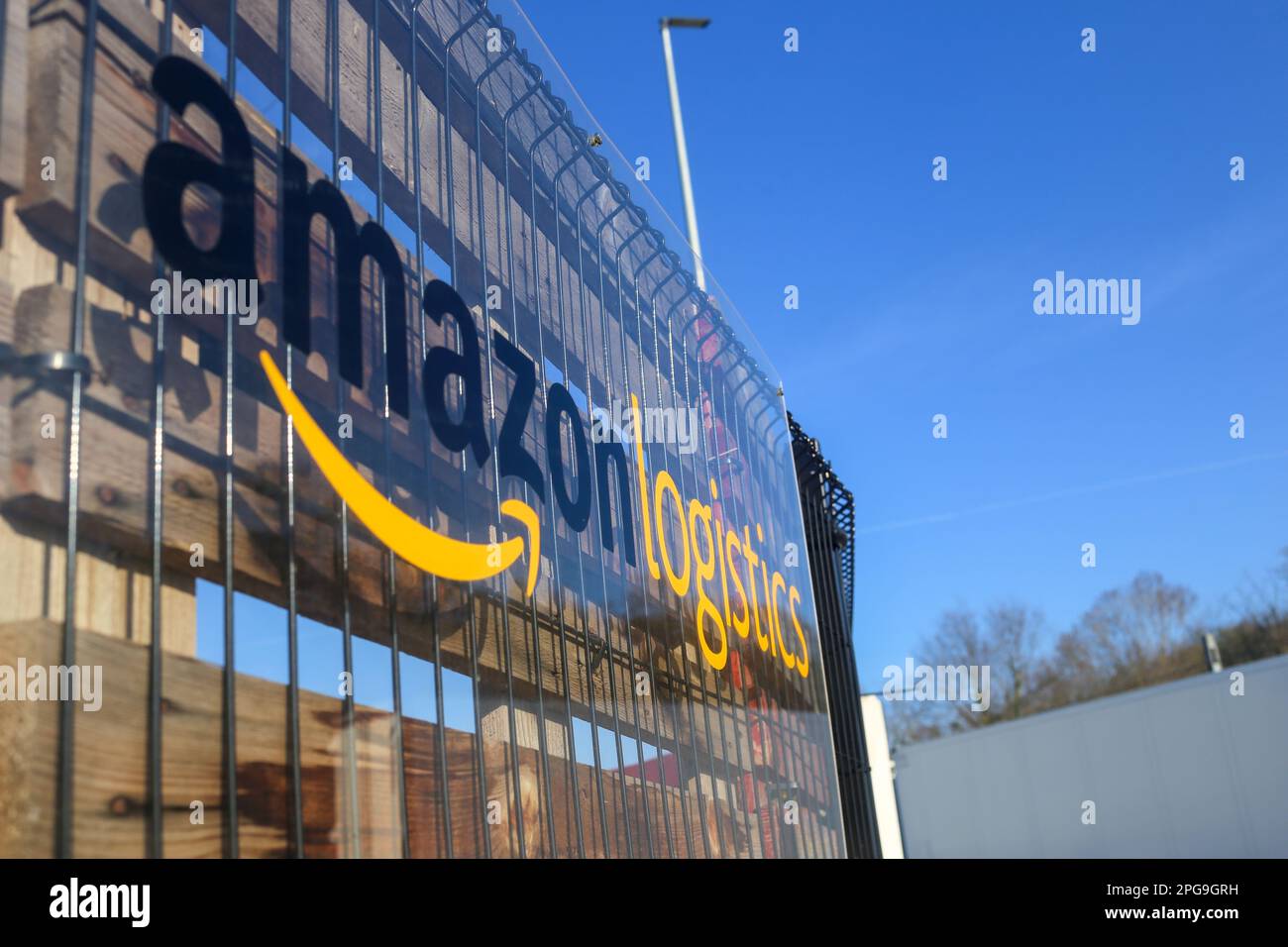 Meres, Spain, 21th March, 2023: Amazon Logistics sign during Amazon final layoff of another 9,000 workers on March 21, 2023, in Meres, Spain. Credit: Alberto Brevers / Alamy Live News Stock Photo