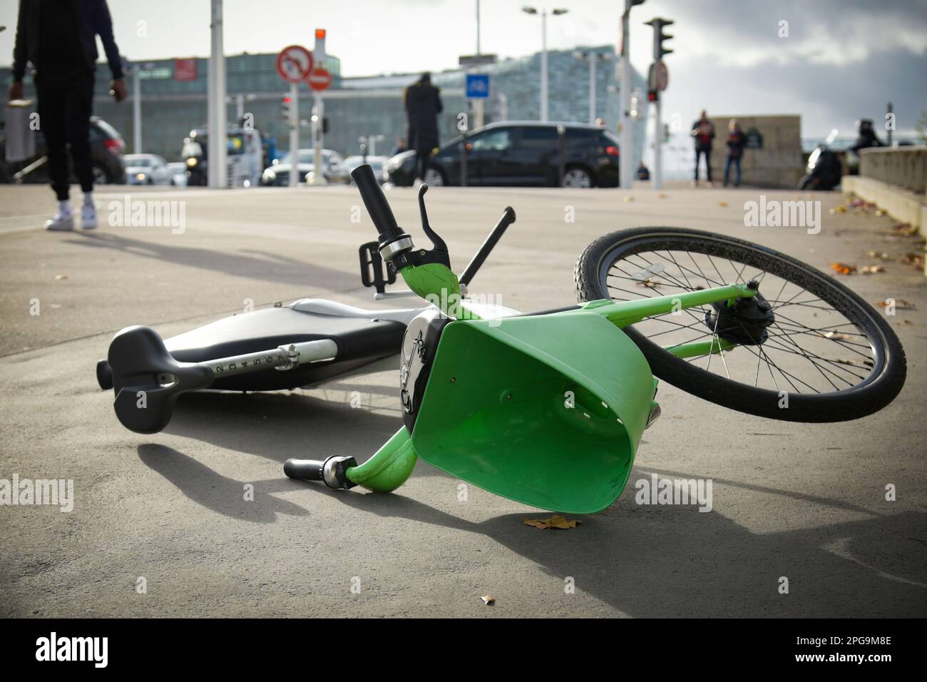 Victime d'un grave accident de scooter, Lorànt Deutsch annule la
