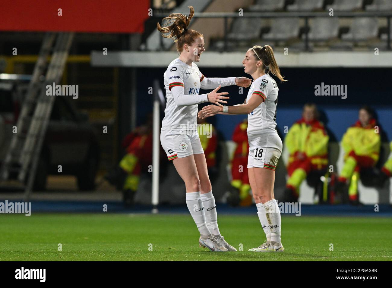 Nikee Van Dijk (20) of OHL and Silke Vanwynsberghe (21) of