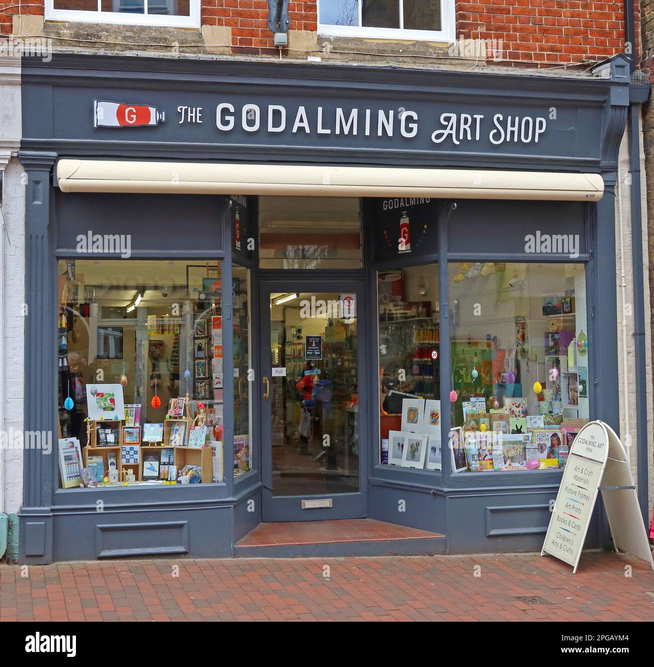 The Godalming Art Shop, 45 Bridge St, Godalming, Waverley, Surrey, England, UK, GU7 1HL Stock Photo