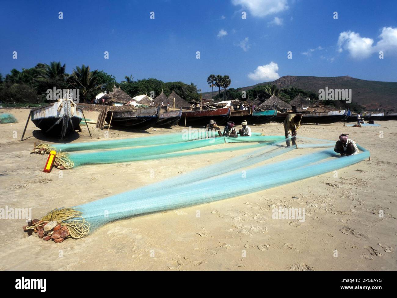 Fishing net repair hires stock photography and images Alamy