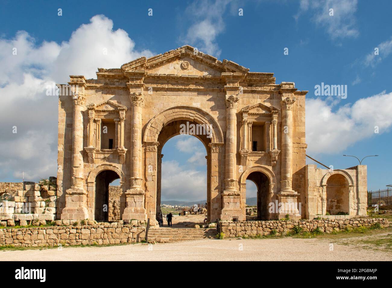 Jerash hadrians arch hi-res stock photography and images - Alamy