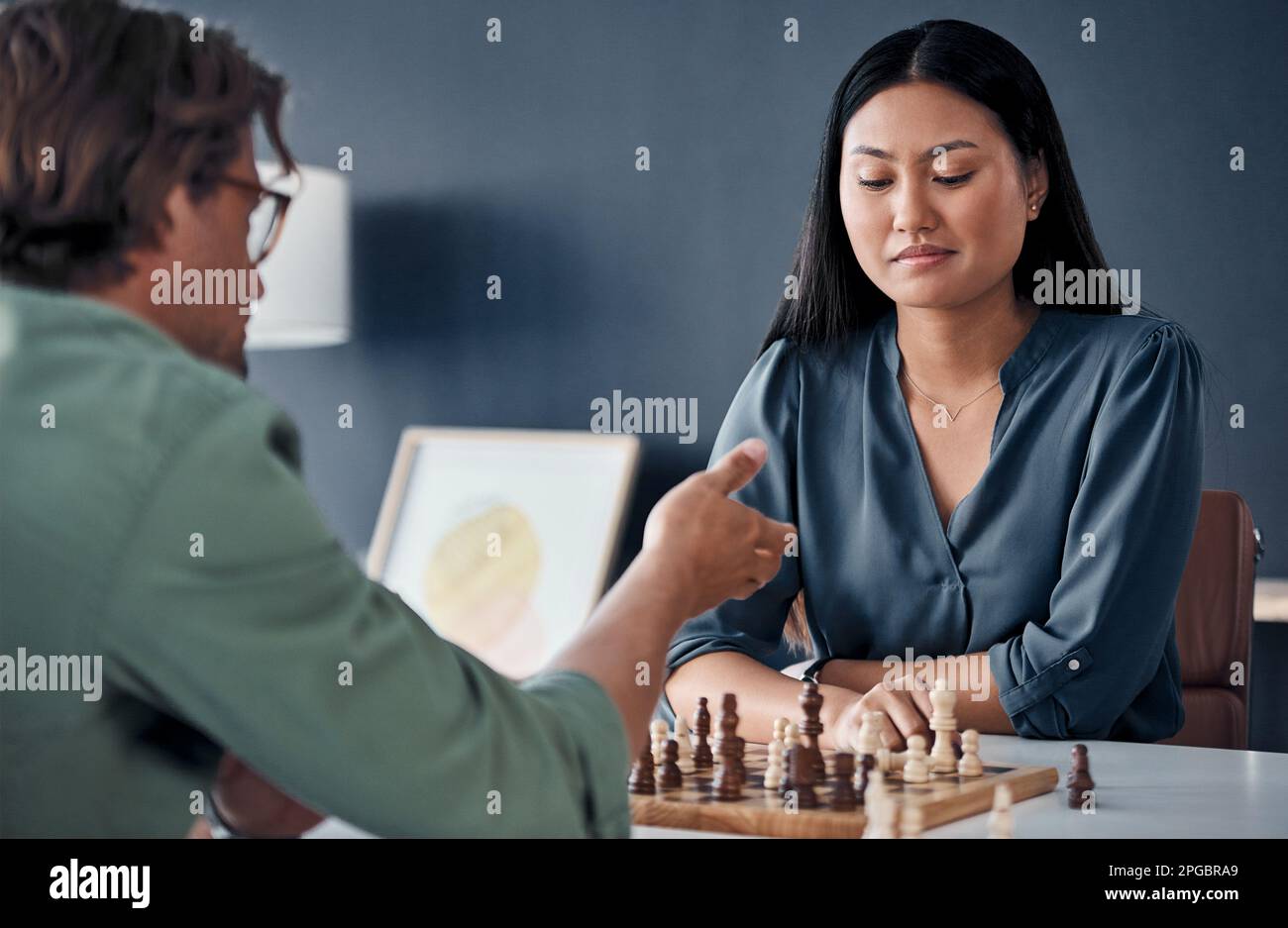 Two business women play chess hi-res stock photography and images - Alamy