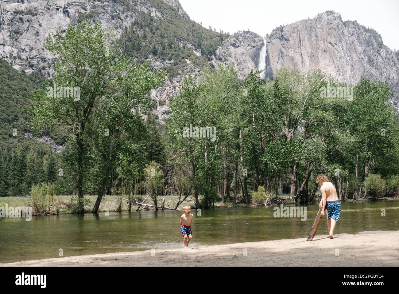 Boys playing in river hi-res stock photography and images - Alamy
