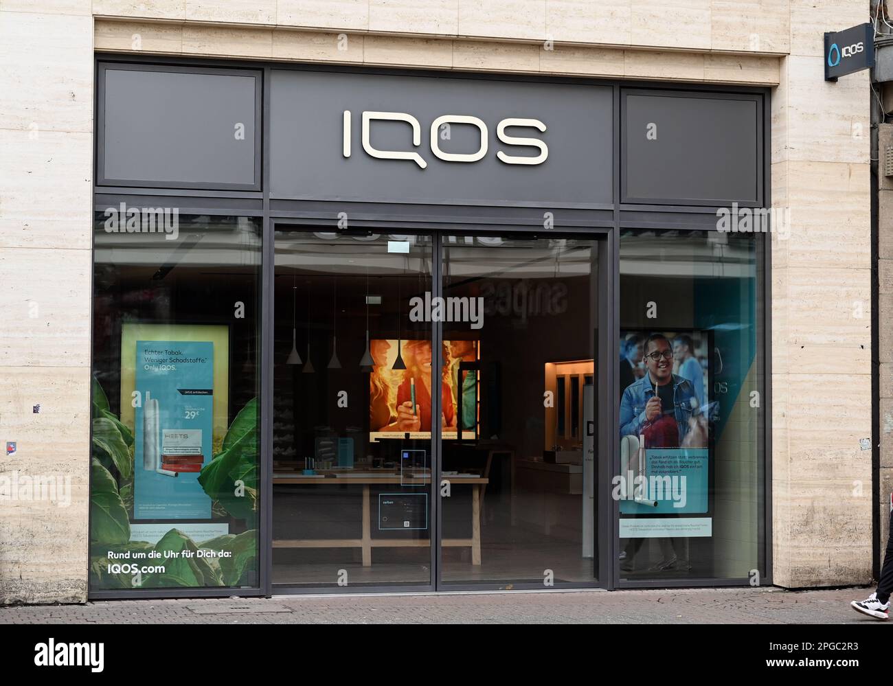 Iqos smokeless cigarette hi-res stock photography and images - Alamy