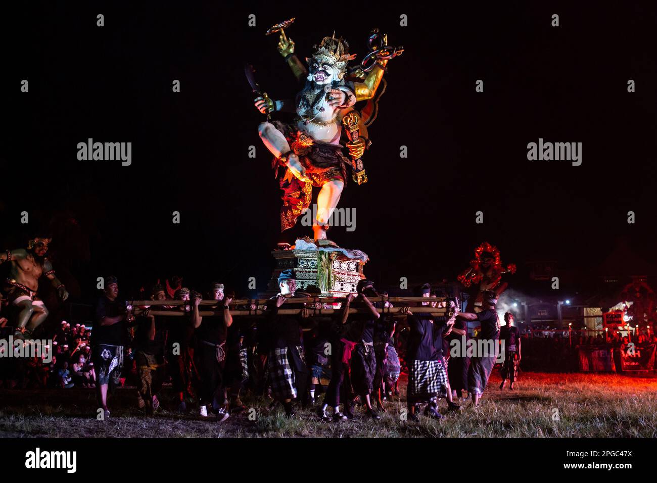 Sukawati, Bali, Indonesia - March 21, 2023: Ogoh-Ogoh Ngrupuk parade in Sukawati, Bali, Indonesia. Stock Photo