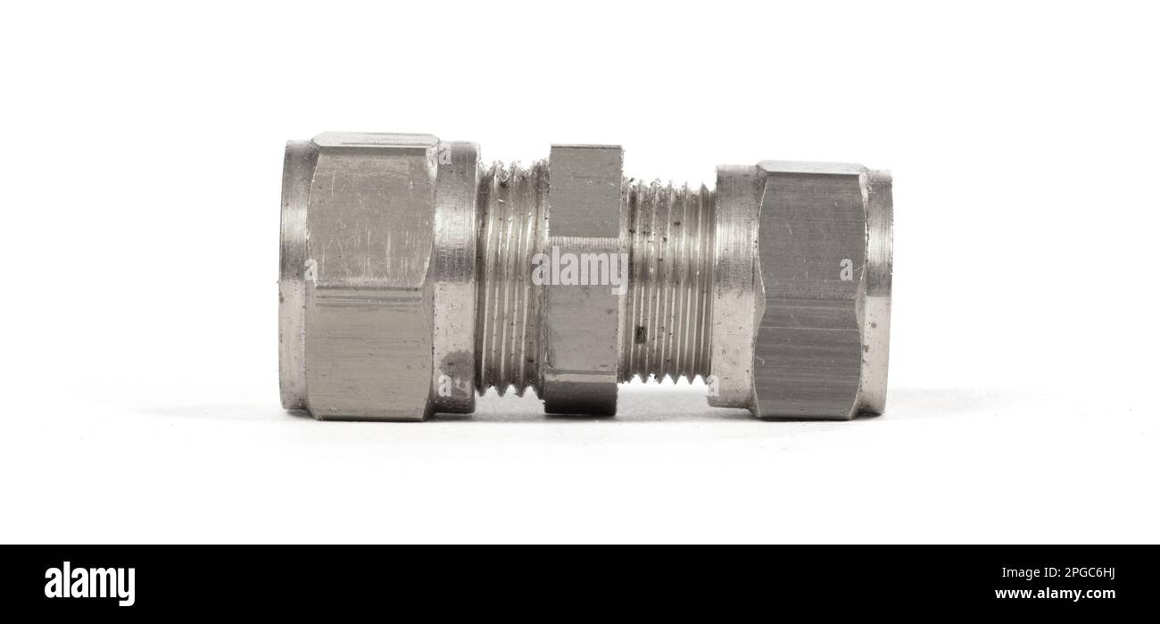 Steel fitting for plumbing pipes, connector for two different sizes