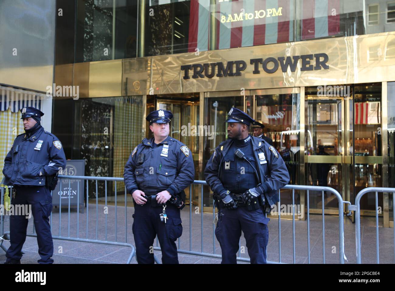 (230322) NEW YORK March 22 2023 (Xinhua) Policemen stand guard