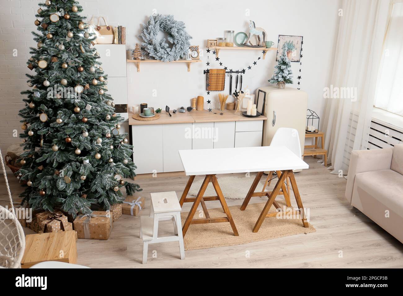 Christmas Snowflake Animated Zoom Background, image size:1300x956