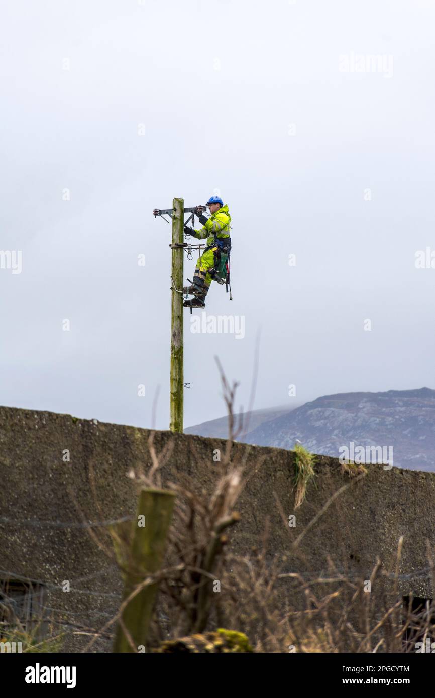ESB engineers working to connect electricity supply in rural County Donegal, Ireland Stock Photo