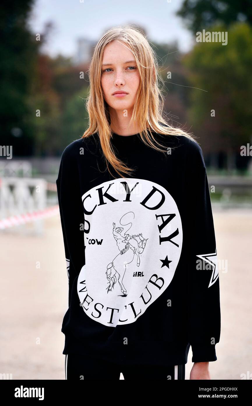 Model off duty outside the show - Streetstyle at Paris Fashion Week - Paris - France Stock Photo