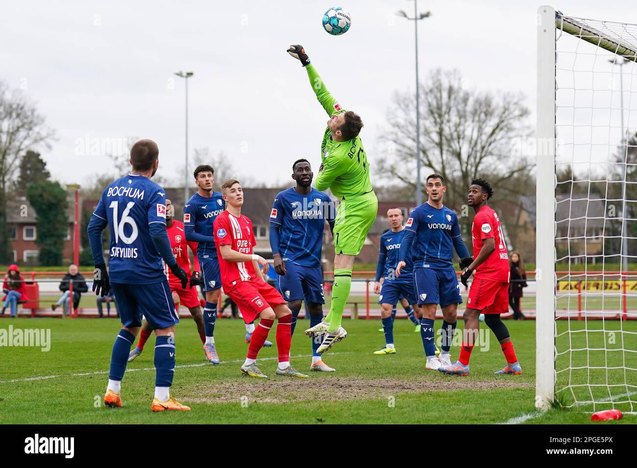 Hengelo, Netherlands. 22nd Mar, 2023. HENGELO, NETHERLANDS - MARCH 22: Noel  Futkeu of FC Twente battles for the ball with Mohammed Tolba of VfL Bochum  during the International Club Friendly match between