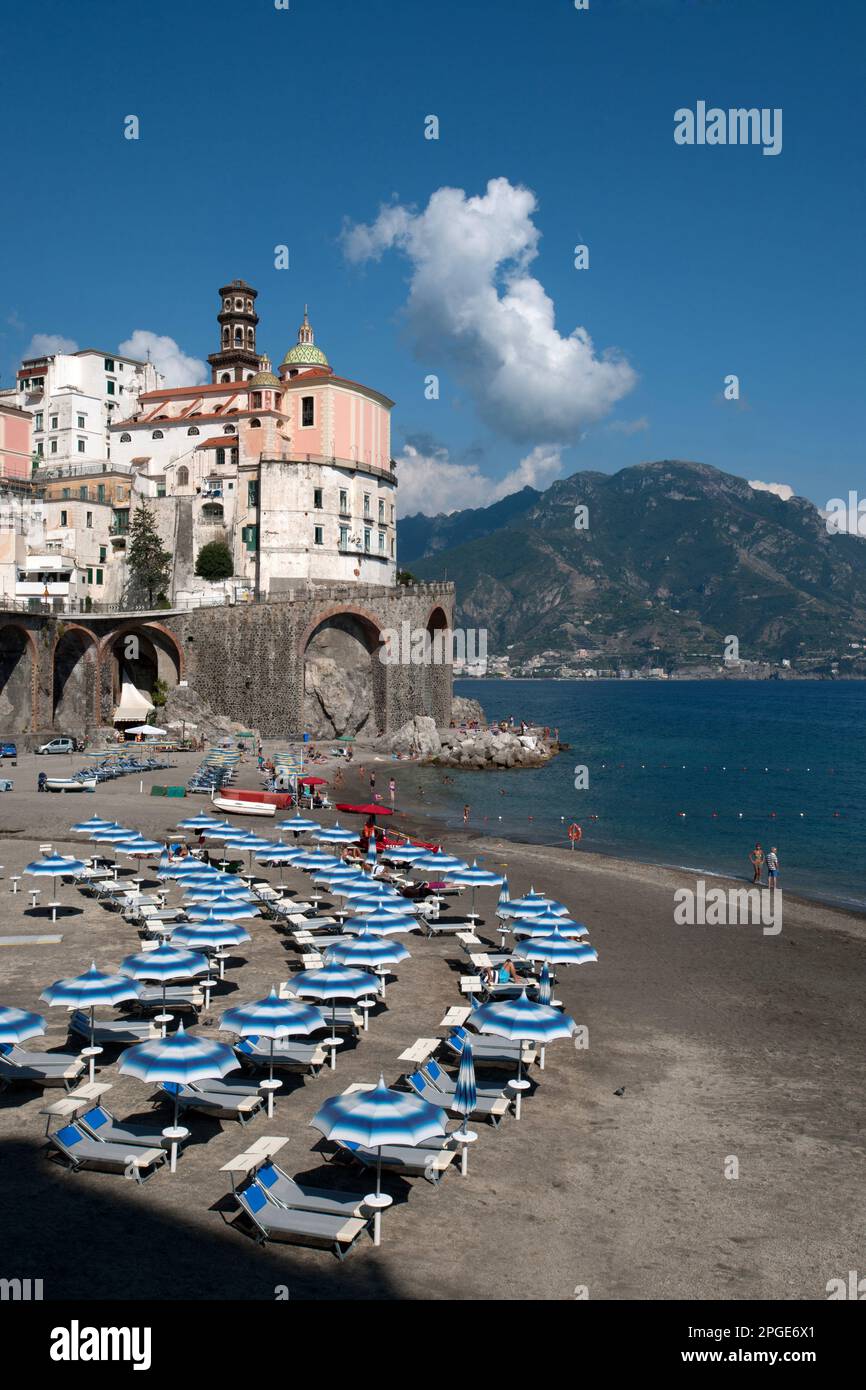 Spiaggia e costa hi-res stock photography and images - Alamy