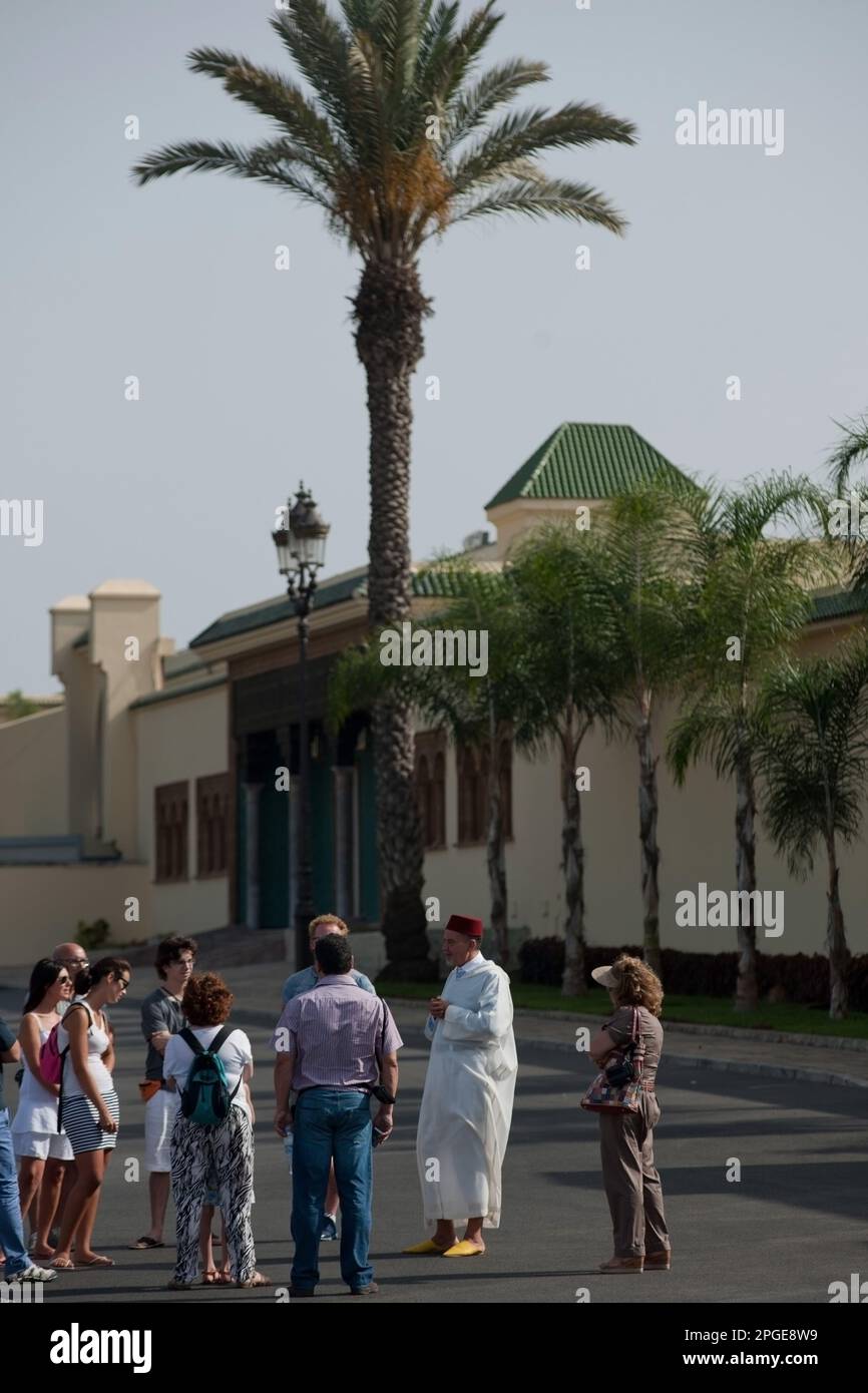 turisti nella piaza della residenza reale, rabat, marocco, magreb, africa, Stock Photo