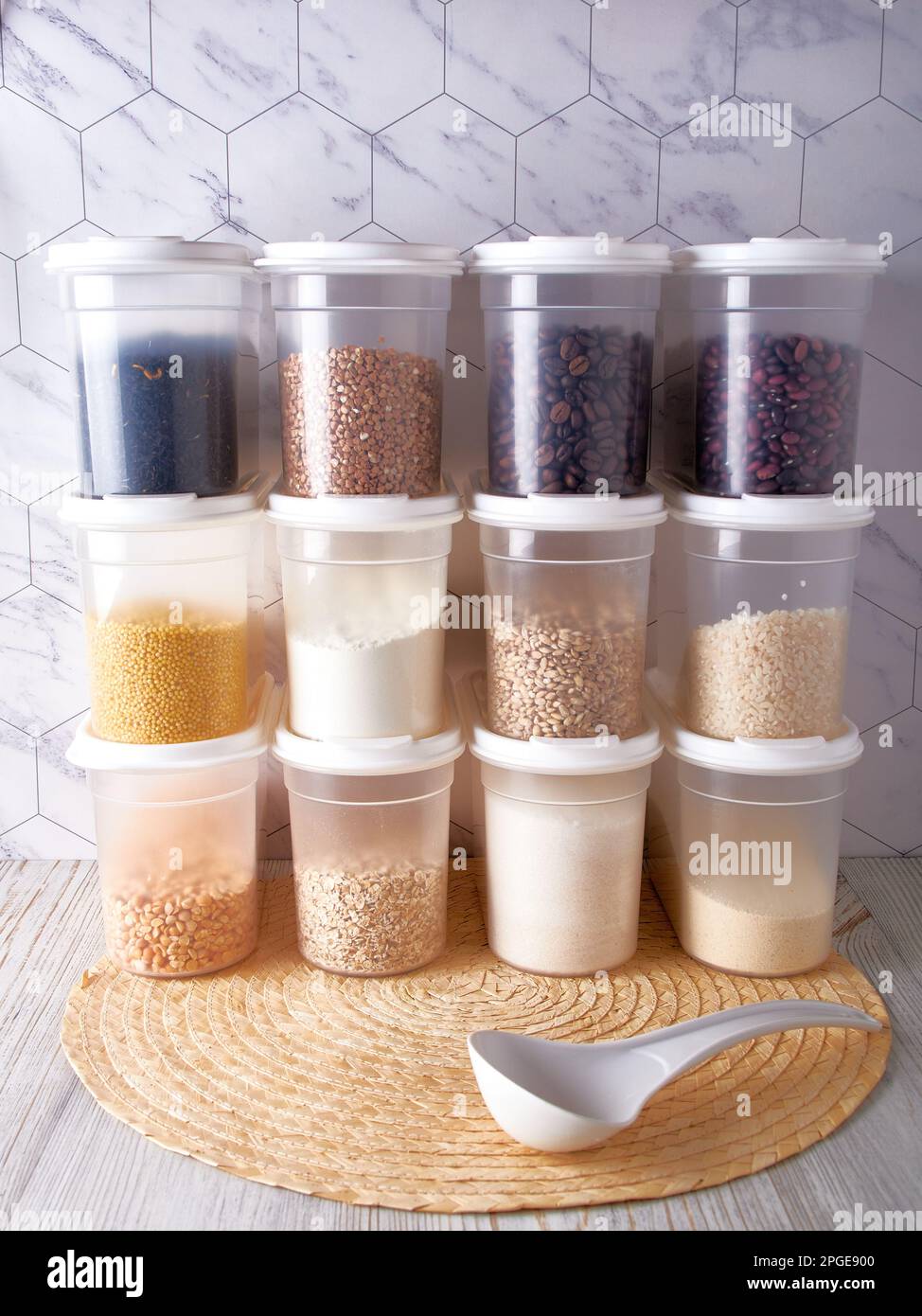 Organization of food storage in the kitchen, transparent reusable jars