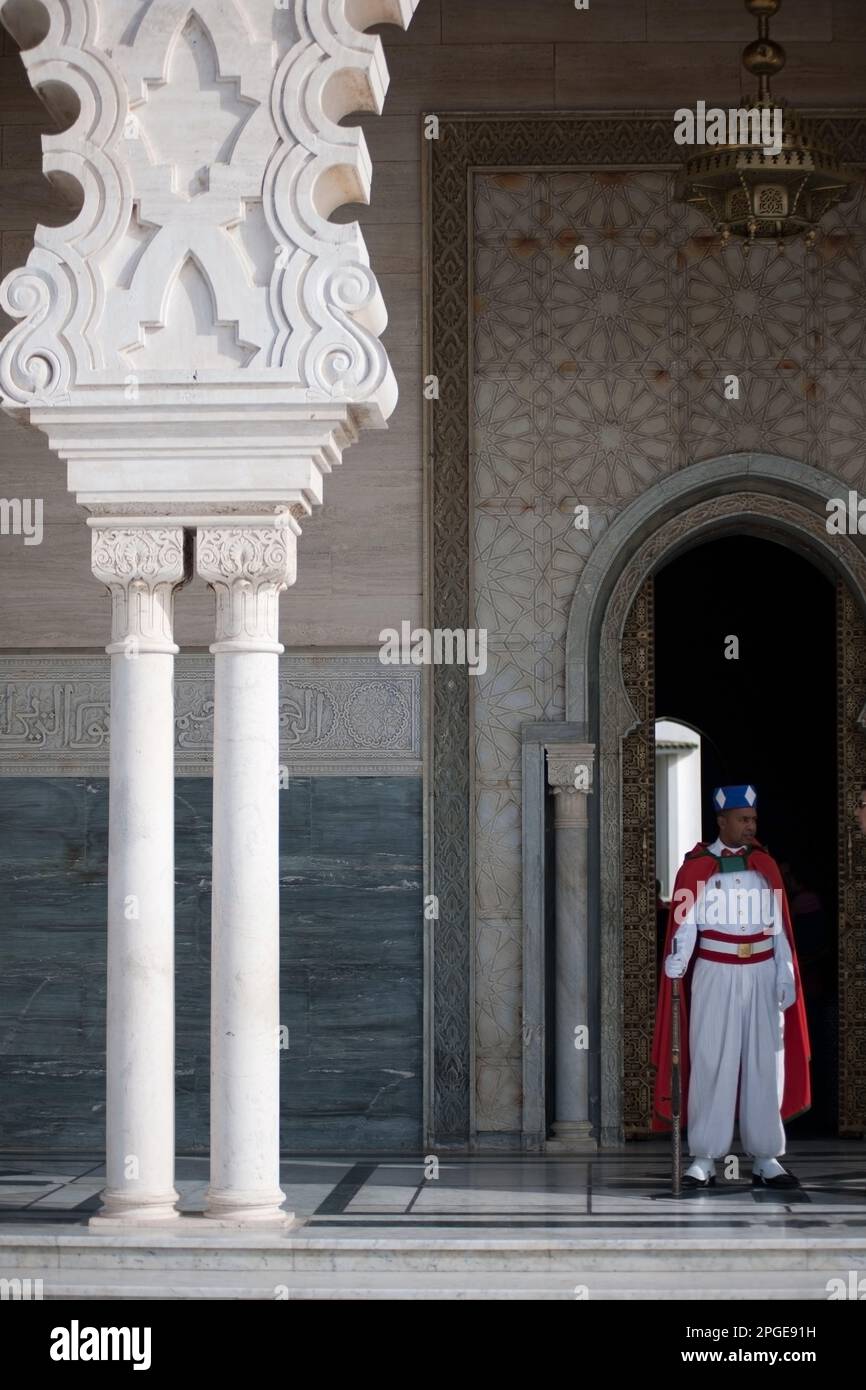 guardia reale all' ingresso del mausoleo di mohammed quinto, rabat, marocco, magreb, africa, Stock Photo