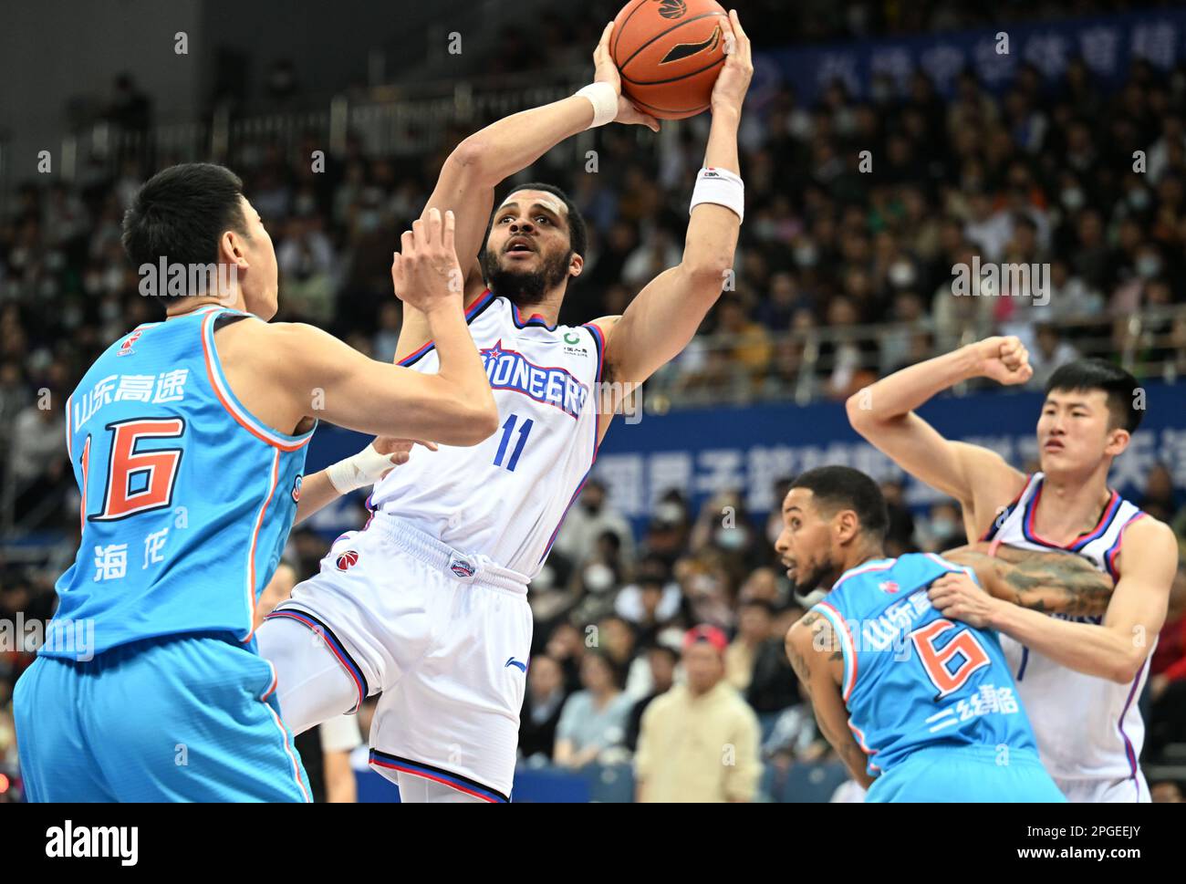 Tianjin. 22nd Mar, 2023. Quinndary Weatherspoon (2nd L) of Tianjin Pioneers shoots during the 38th round match between Tianjin Pioneers and Shandong Heroes at 2022-2023 season of the Chinese Basketball Association (CBA) league in north China's Tianjin, March 22, 2023. Credit: Zhao Zishuo/Xinhua/Alamy Live News Stock Photo