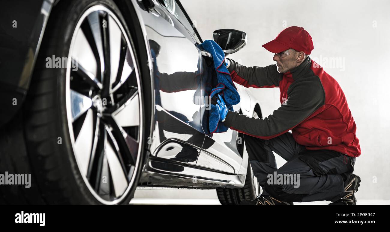 Hand car drying with microfiber in detailing auto service. Cleaner worker  dry body car after washing automobile Stock Photo - Alamy