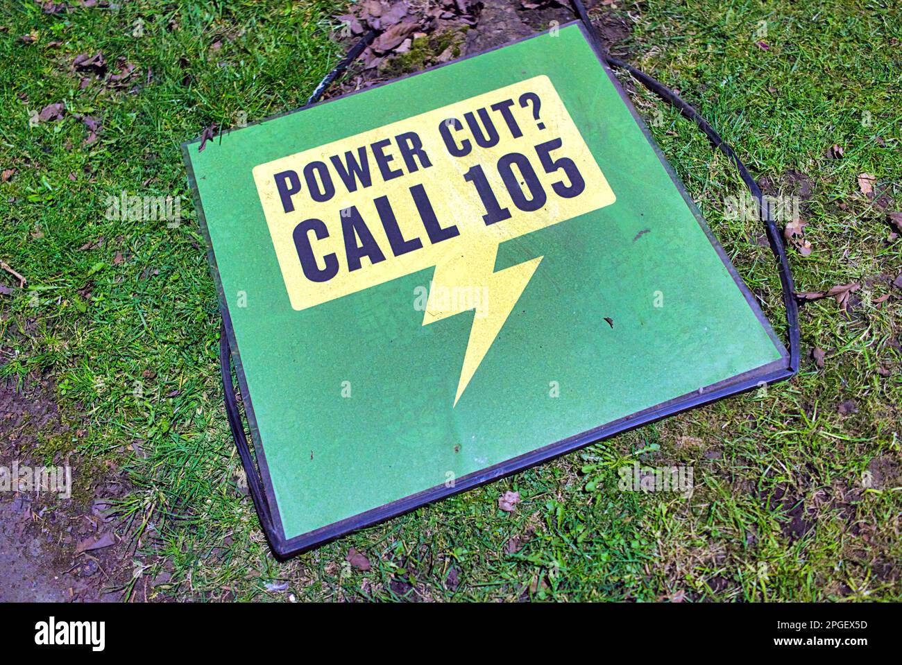 power cut call 105 sign Stock Photo
