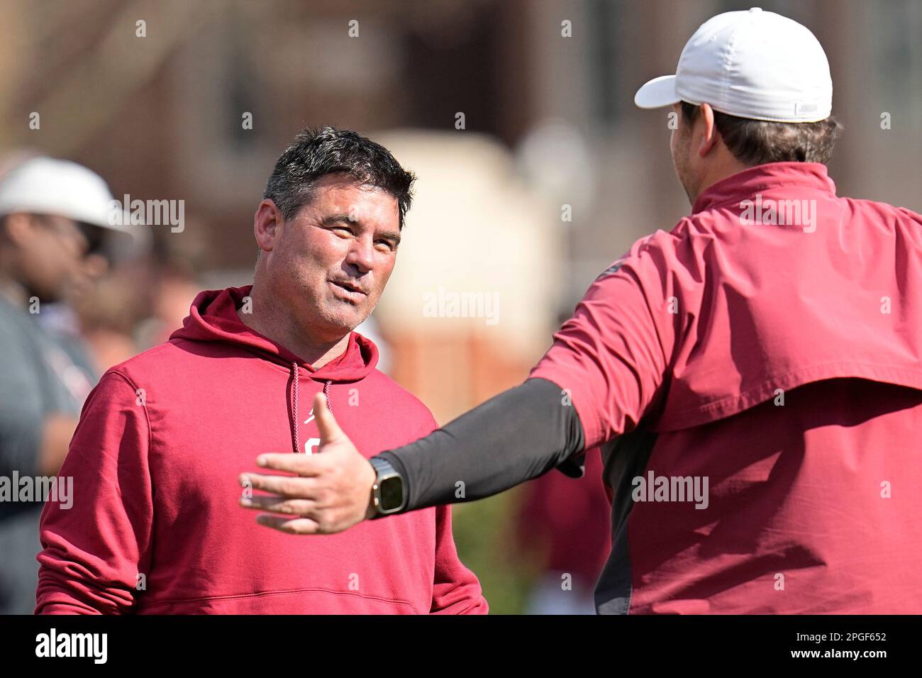 Oklahoma offensive analyst Seth Littrell, left, talks with Jeff Lebby
