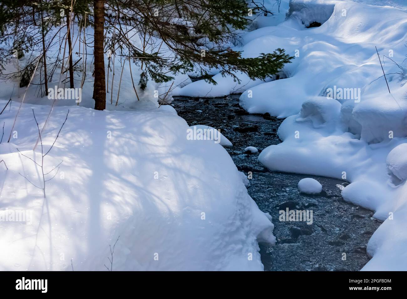 Snowy banks of Munising Creek below Munising Falls, Pictured Rocks National Lakeshore, Upper Peninsula, Michigan, USA Stock Photo