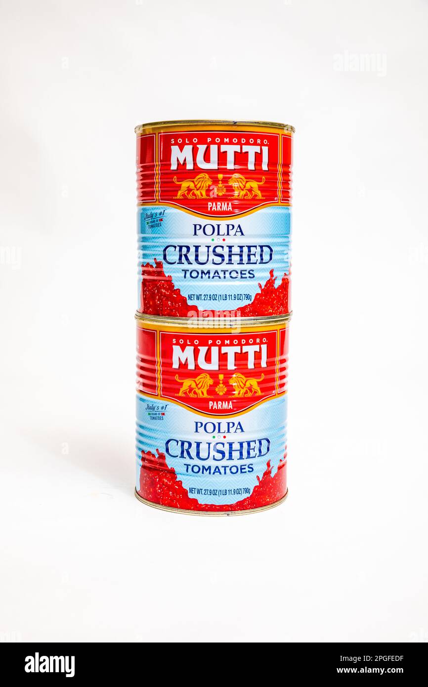 Solo Pomodoro Mutti canned crushed Italian tomatoes Stock Photo - Alamy