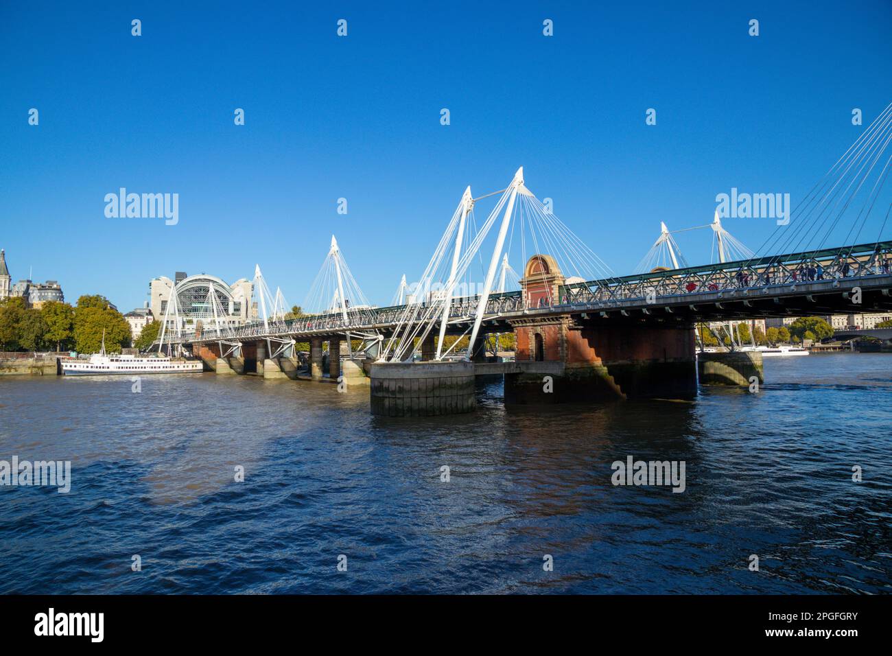 Golden Jubilee Bridges, Hungerford Bridge and Charing Cross railway station, London, UK Stock