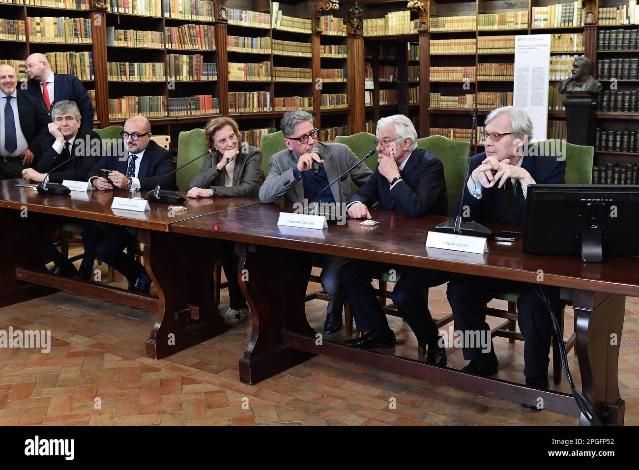 Vittorio sgarbi and sabrina colle hi-res stock photography and images - Alamy