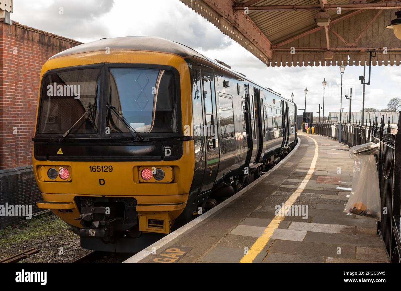 Windsor, Berkshire, England, UK. 2023. GWR 165129 a passenger train at Windsor and Eton Central station. Stock Photo