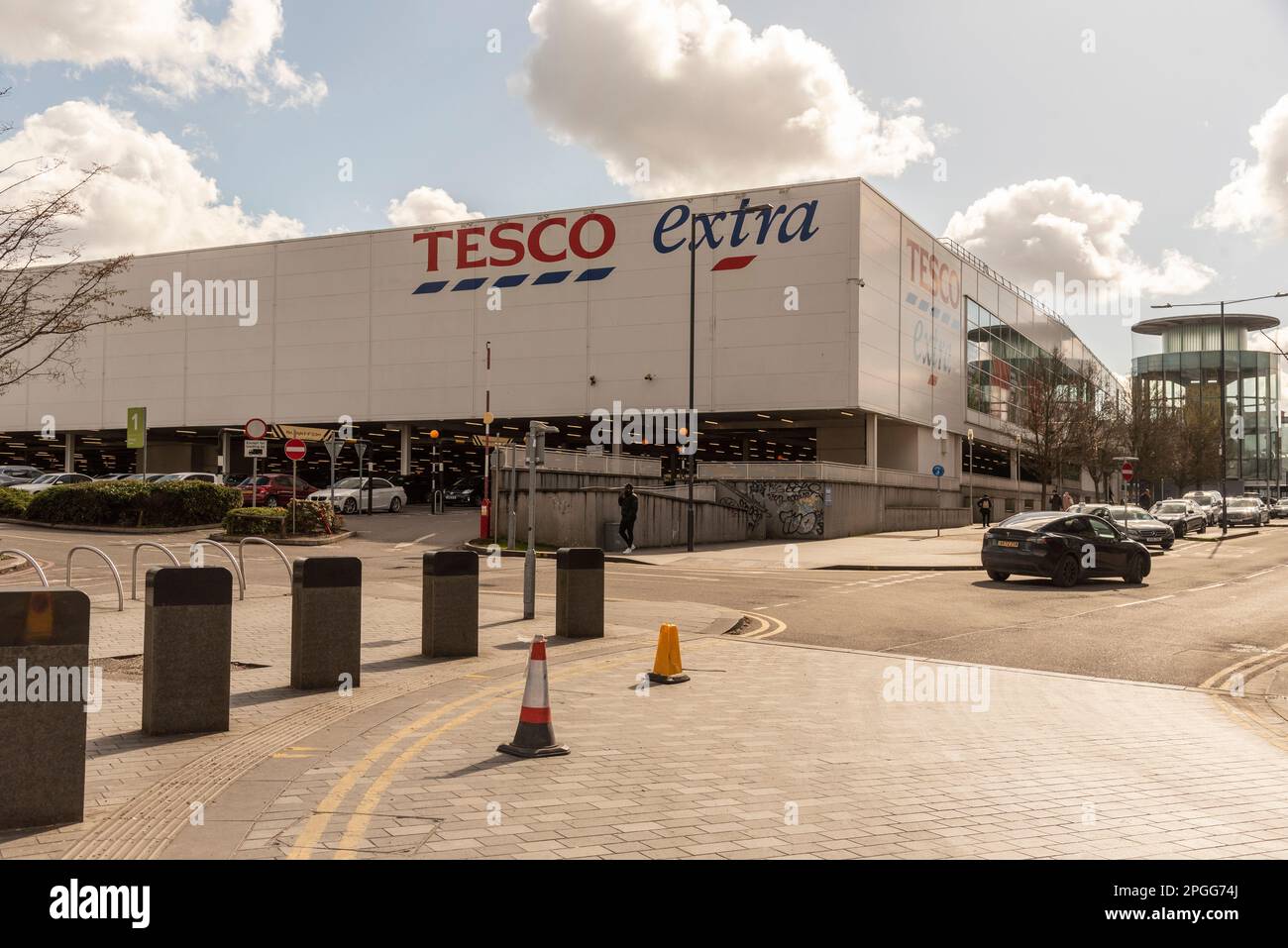 Slough, Buckinghamshire, England, UK. 2023. Large superstore with car parking in Slough town centre. Stock Photo
