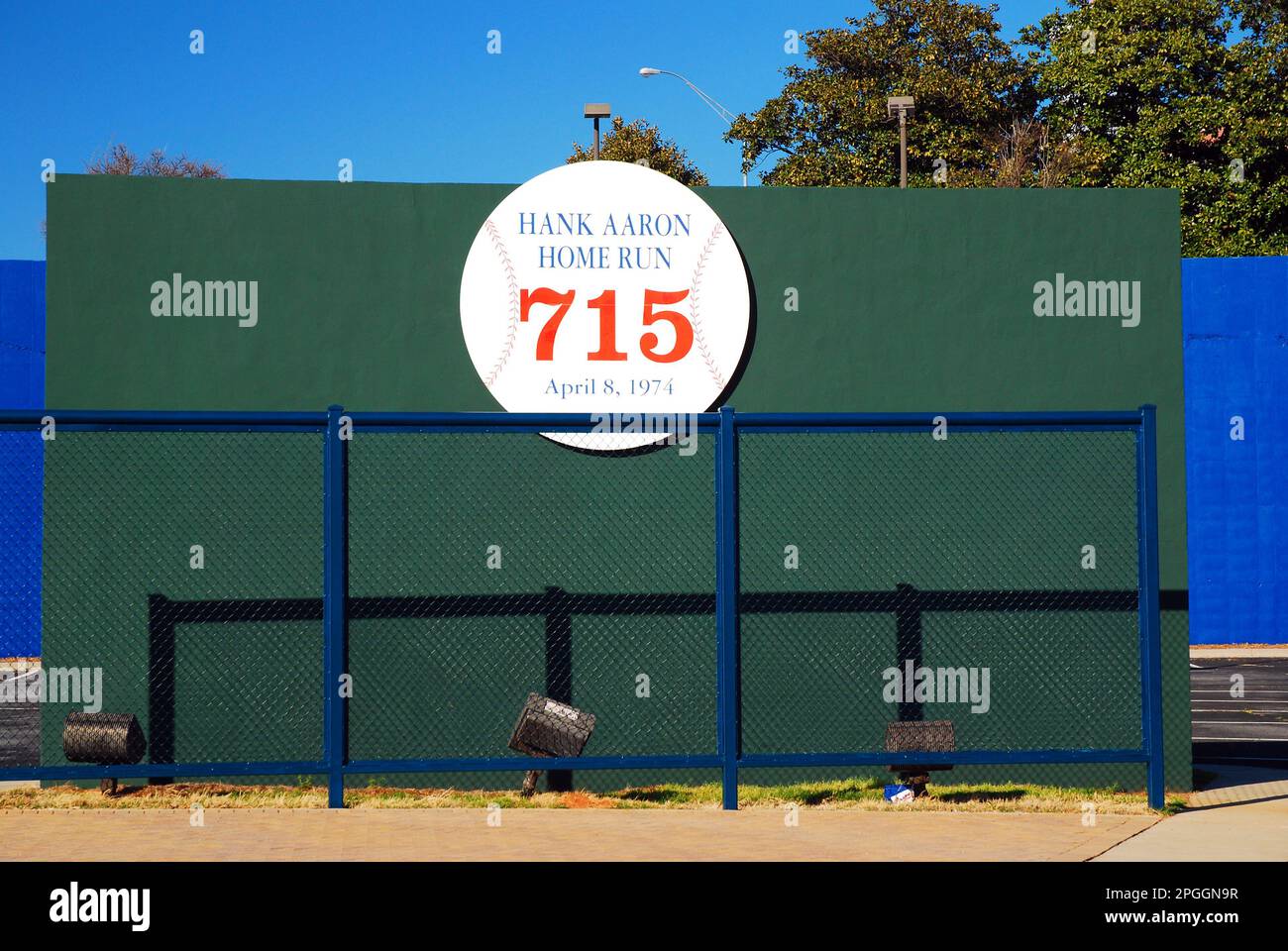 The original outfield stadium wall, where Hank Aaron hit his record breaking 715 home run, is preserved by the Atlanta Braves baseball team Stock Photo
