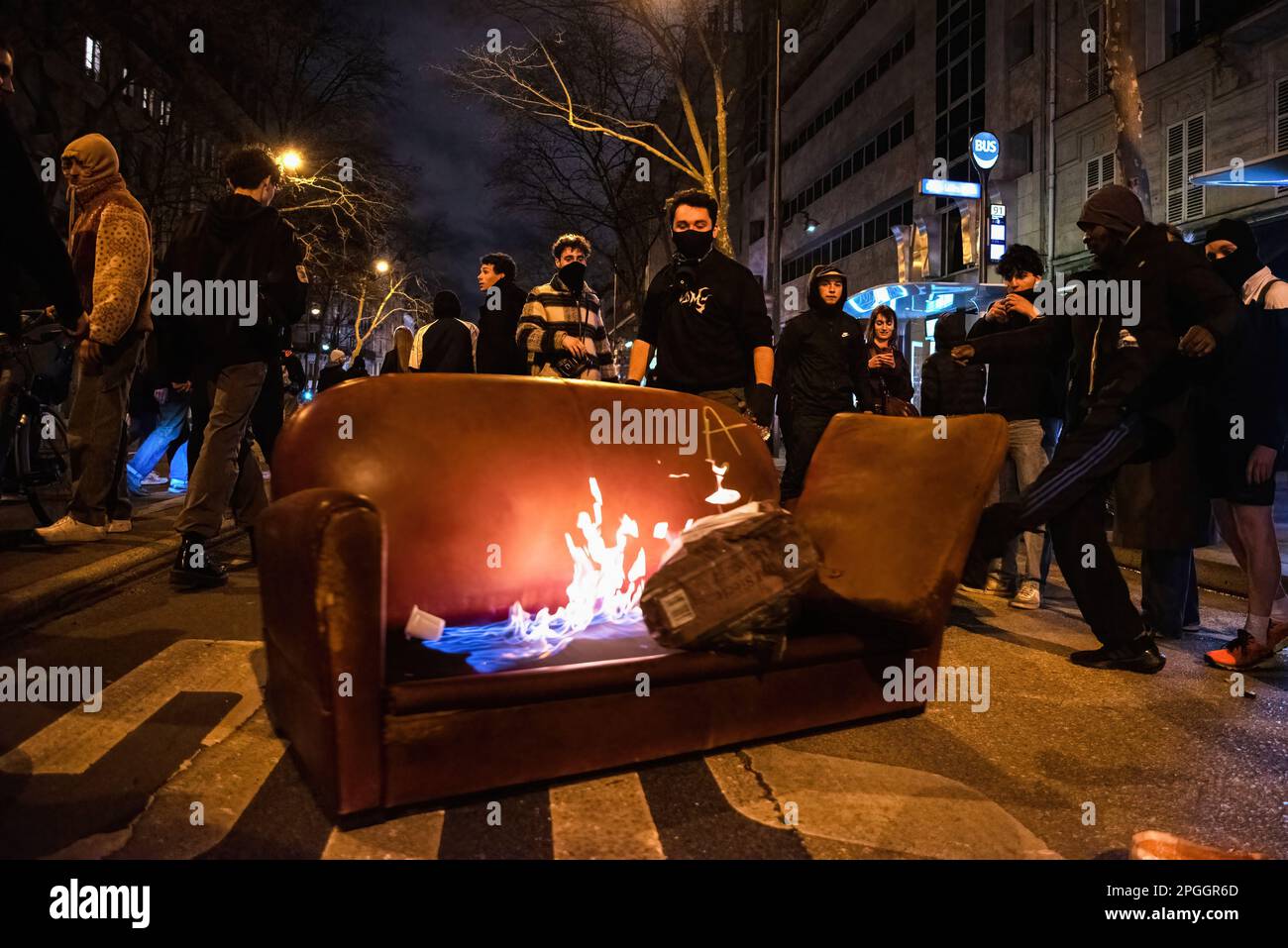 France riots cars hi-res stock photography and images - Alamy