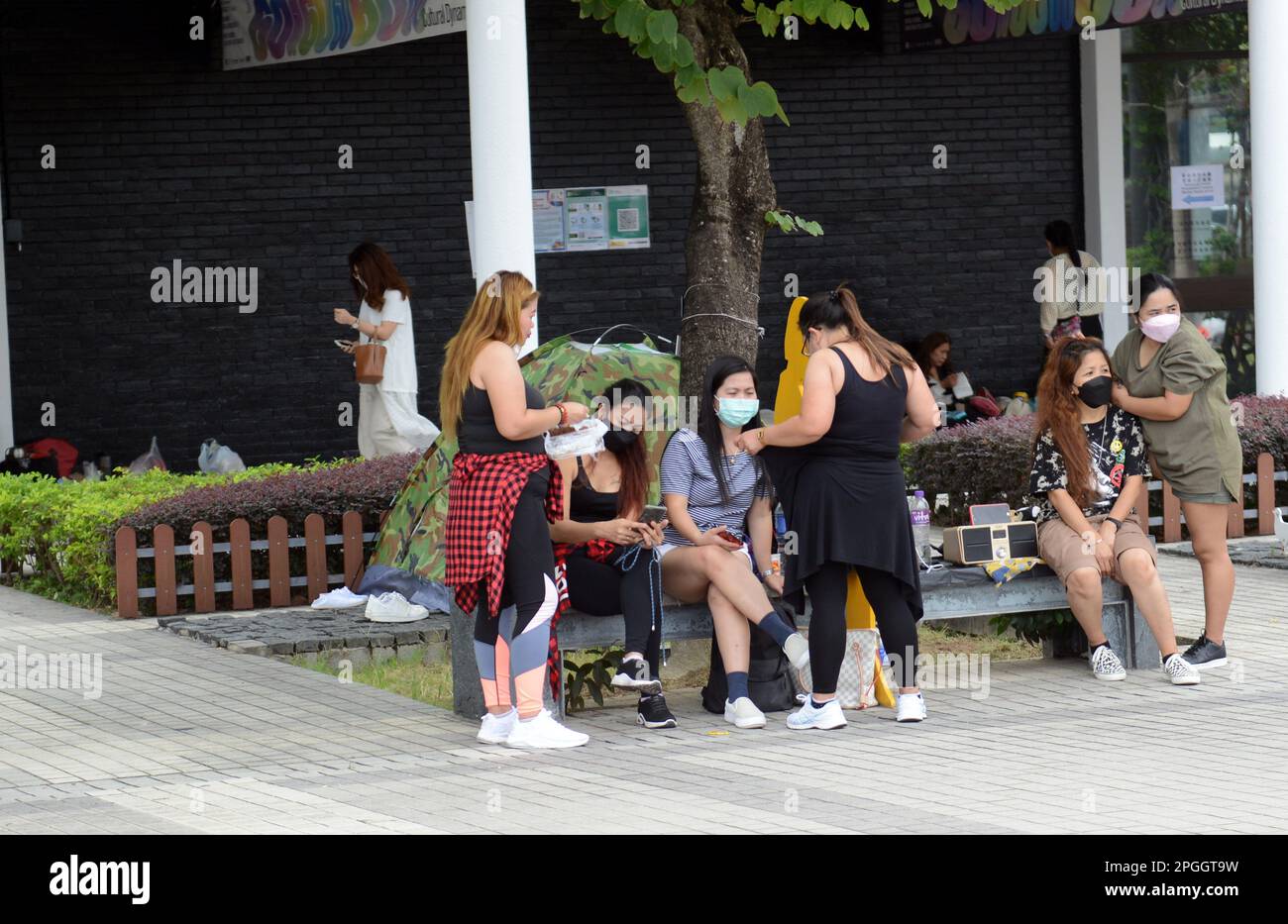 Filipino domestic helpers socializing on their Sunday day off in 'Central' , Hong Kong. Stock Photo