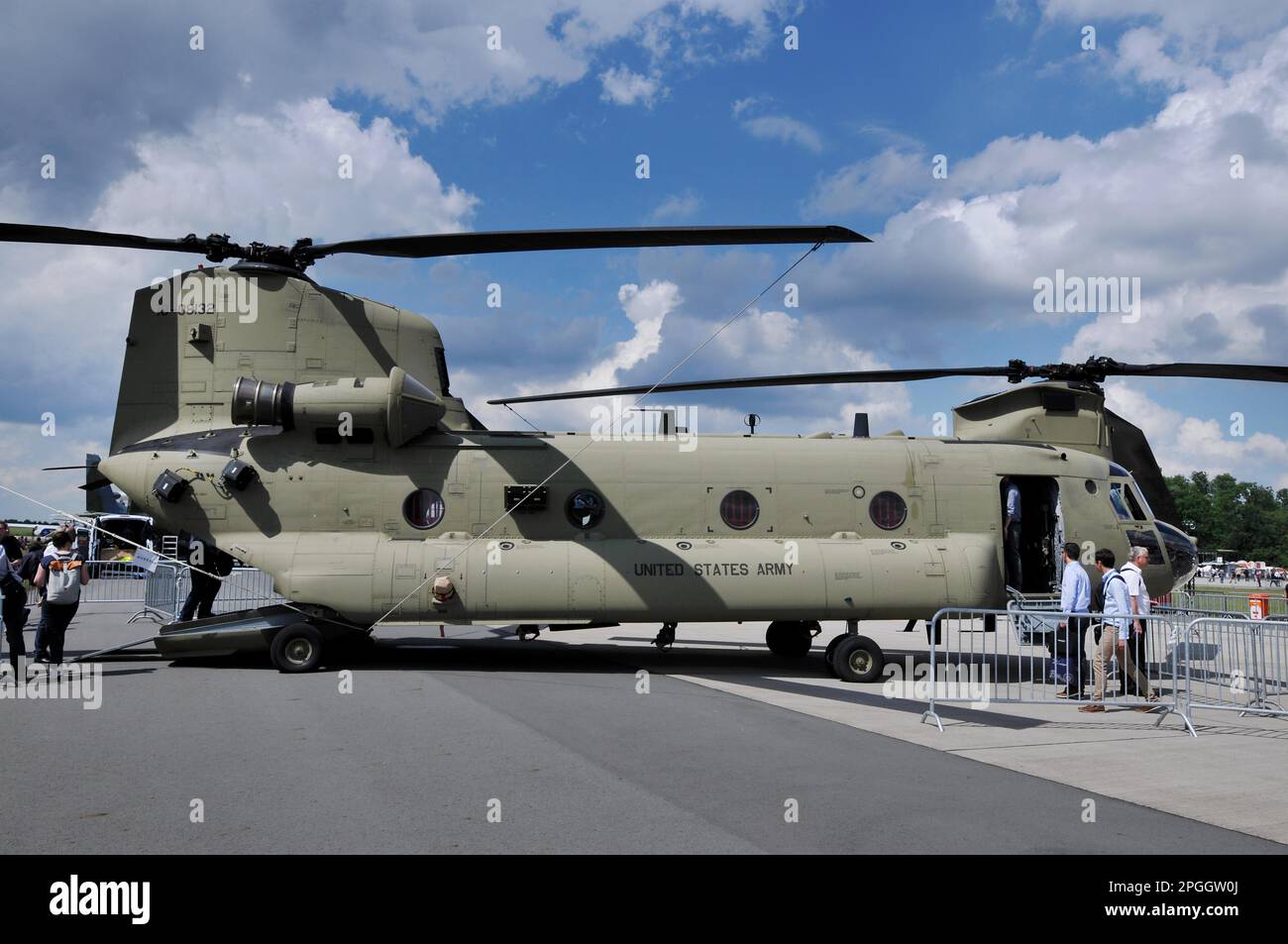Helicopter, 13-08132 Boeing CH-47D Chinook U.S. Army, ILA, Berlin-Schoenefeld, Germany Stock Photo
