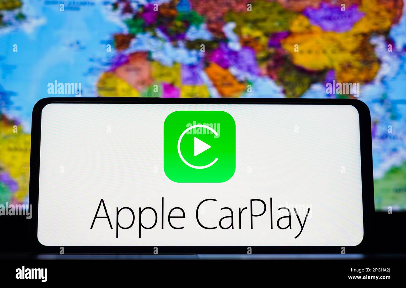 Écran Principal D'Apple CarPlay D'iPhone Dans Le Tableau De Bord De Voiture  Image stock éditorial - Image du électronique, contact: 83678924