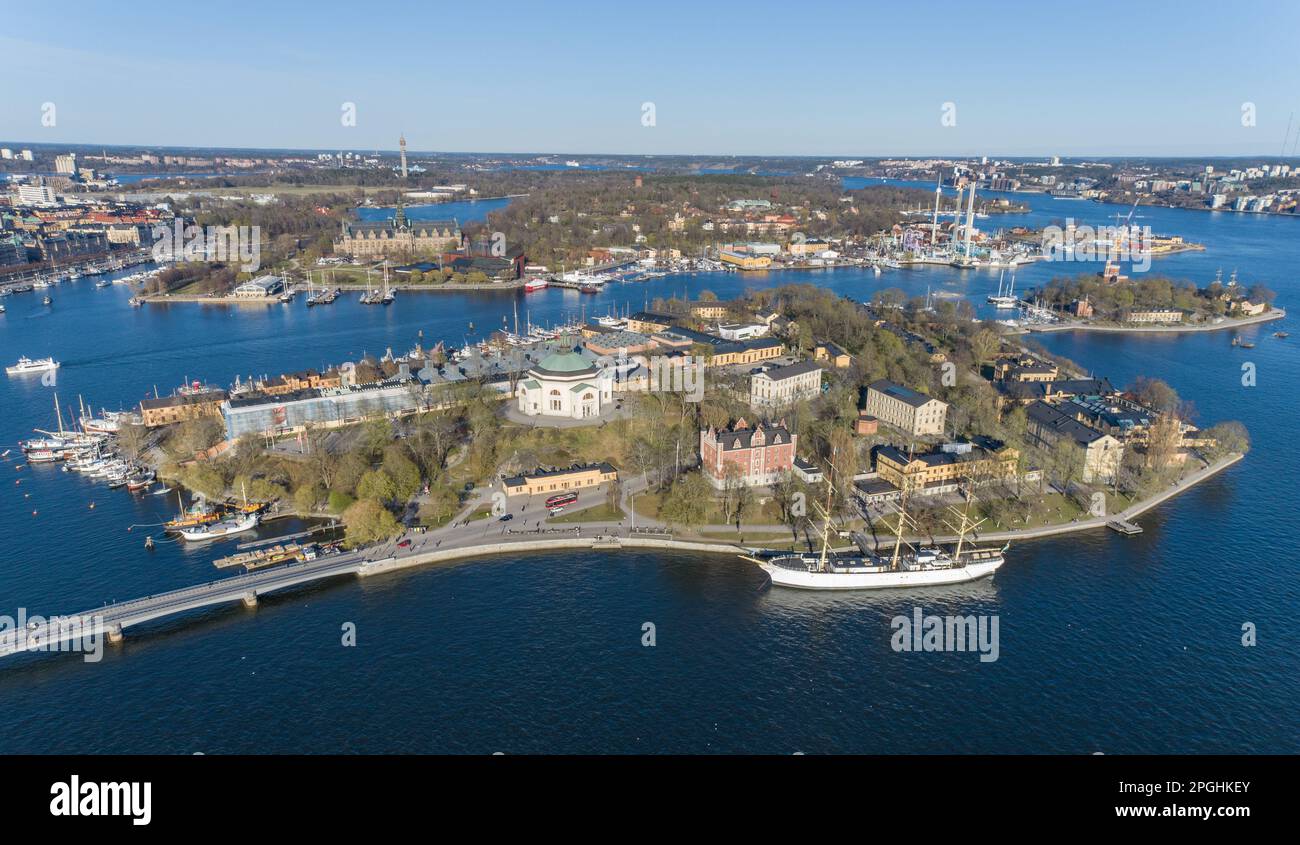 Stockholm island and Af Chapman and Admiralty House. Full-rigged Steel Ship Moored on the Western Shore of the Islet Skeppsholmen in Central Stockholm Stock Photo