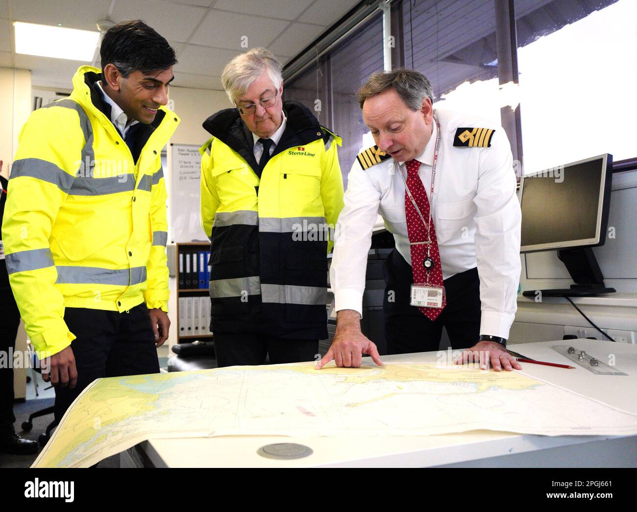 (left to right) Prime Minister Rishi Sunak and First Minister of Wales