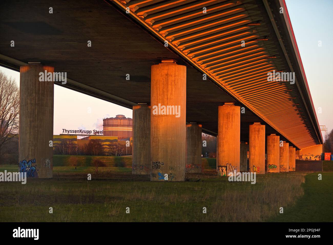 motorway bridge Beeckerswerth of A 42 an steelwork ThyssenKrupp Steel in evening light, Germany, North Rhine-Westphalia, Ruhr Area, Duisburg Stock Photo