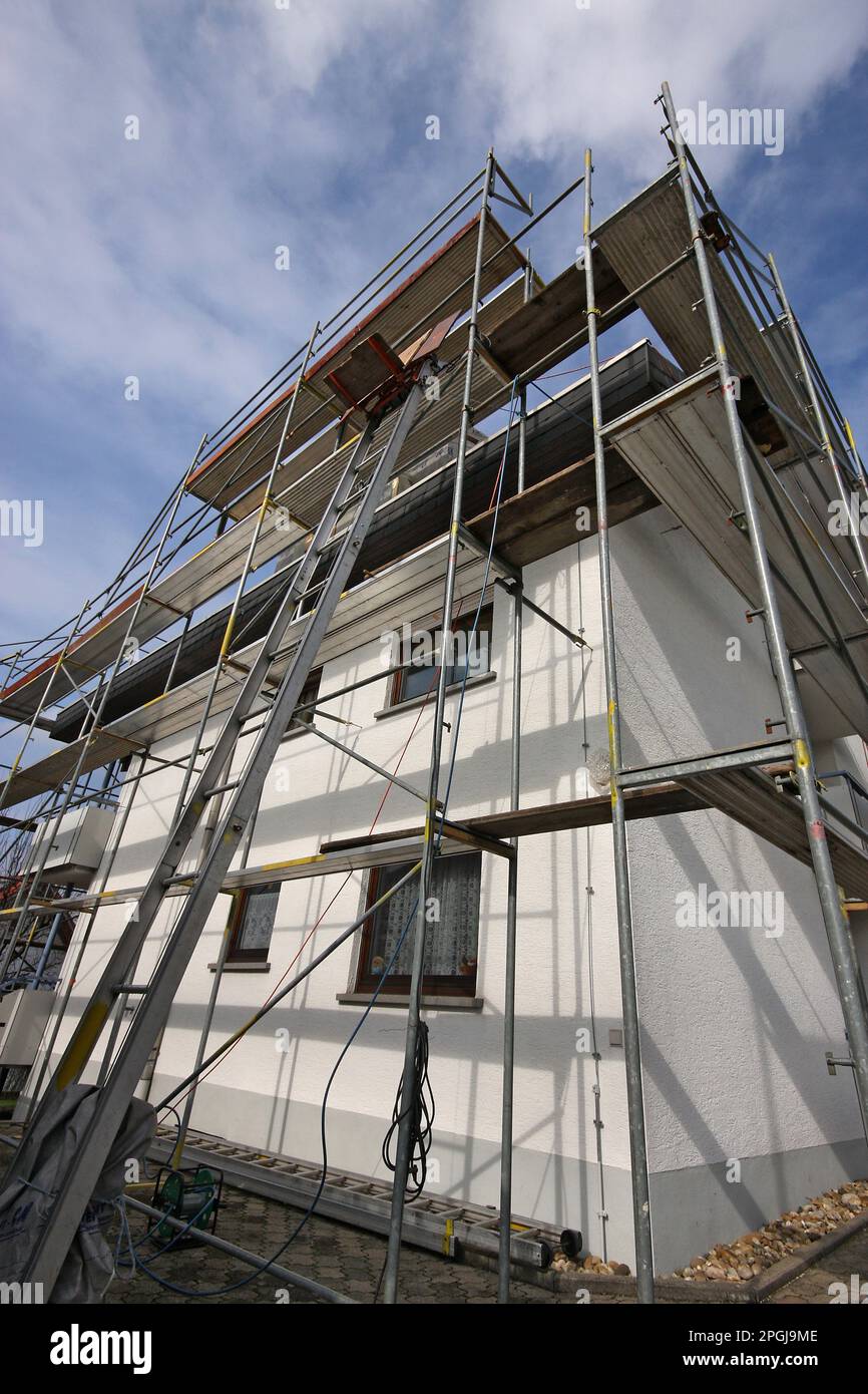 scaffold at a house Stock Photo Alamy