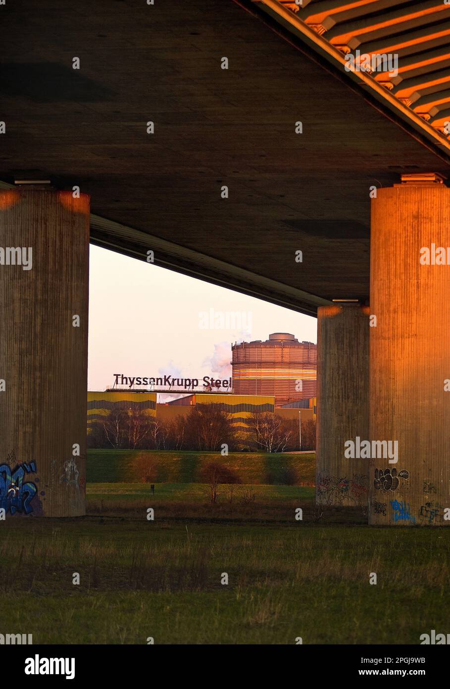 motorway bridge Beeckerswerth of A 42 an steelwork ThyssenKrupp Steel in evening light, Germany, North Rhine-Westphalia, Ruhr Area, Duisburg Stock Photo