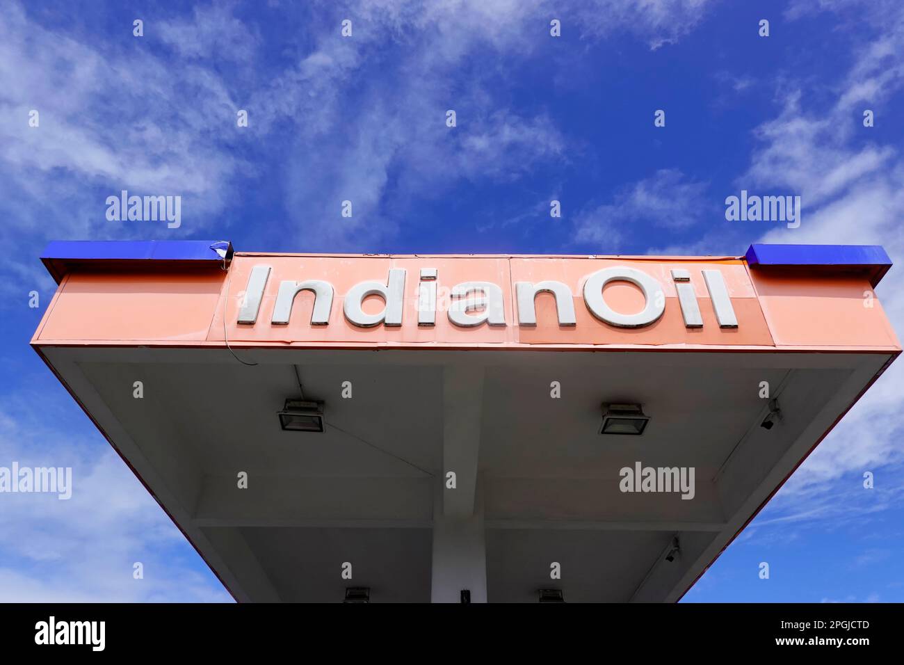 Indian oil hires stock photography and images Alamy