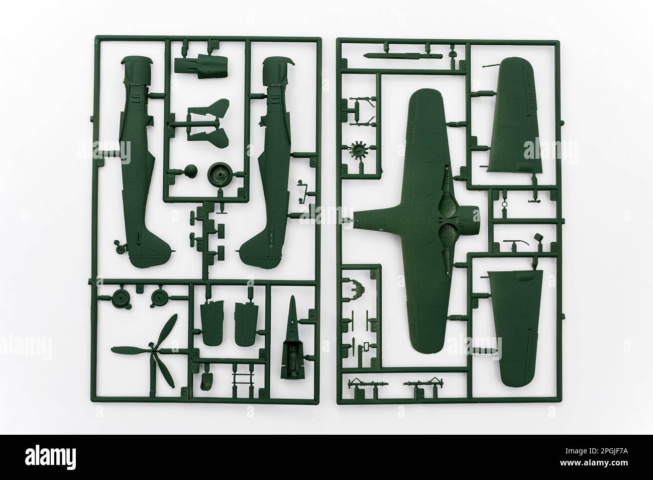 Revell Focke Wulf Fw 190 A-8 1/72 scale model aircraft parts Stock Photo