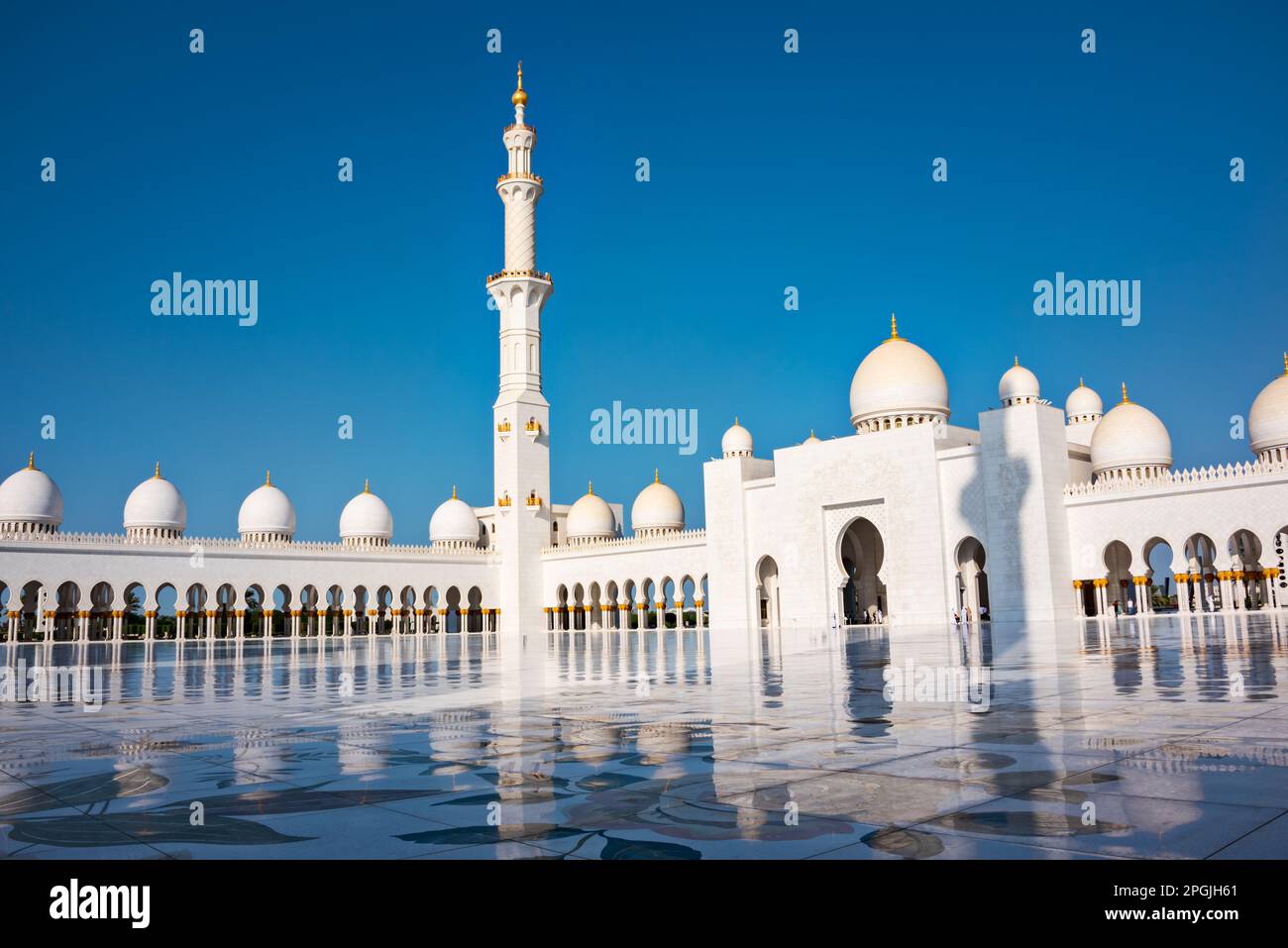 Sheikh Zayed Grand Mosque of white marble in Abu Dhabi city, UAE Stock