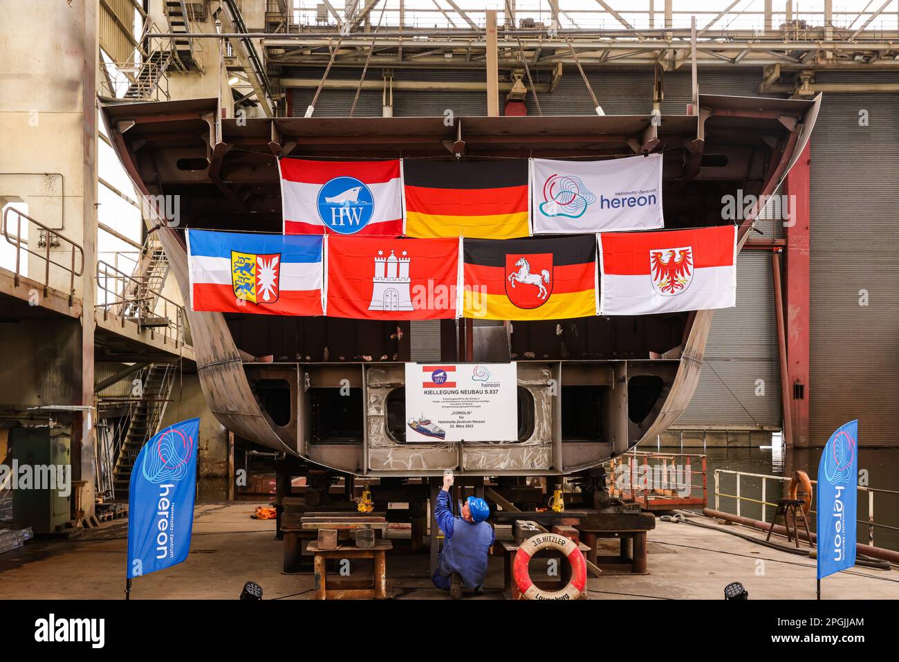 lid Jachtluipaard regeling 23 March 2023, Schleswig-Holstein, Lauenburg: The first section of the  research vessel "Coriolis" of the Helmholtz Center Hereon is laid down at  the Hitzler shipyard in Lauenburg. The ship, which is just