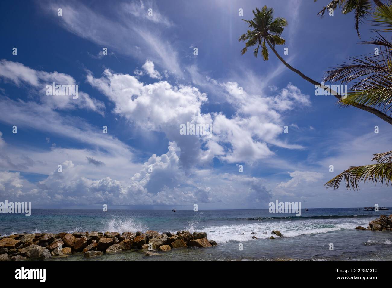 Beach of Fuvahmulah Island (Maldives Stock Photo Alamy