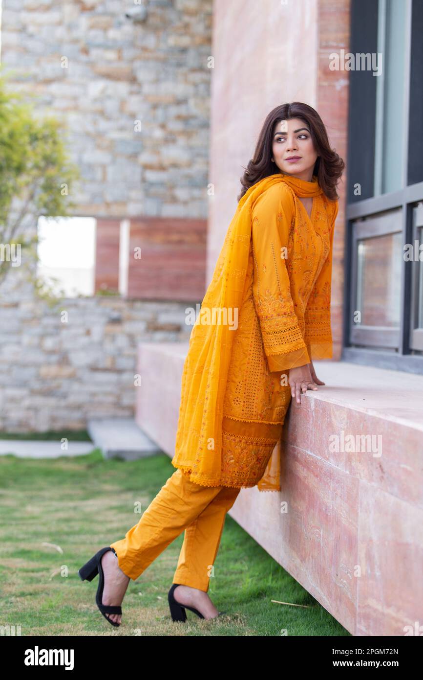 Pakistan dress model hi-res stock photography and images - Alamy