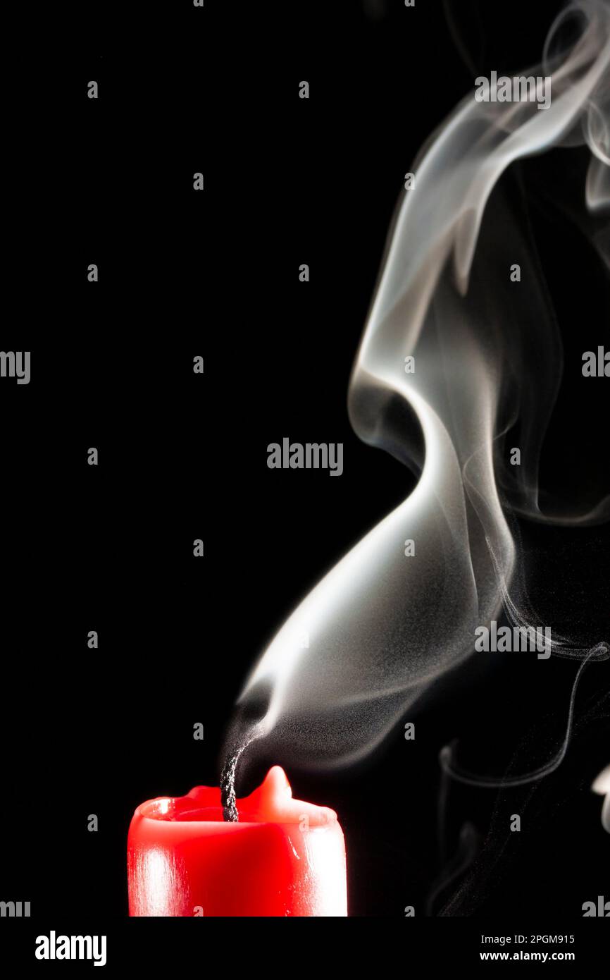 Kerze, brennend, verlöschend, rauch, Qualm, rot Stock Photo