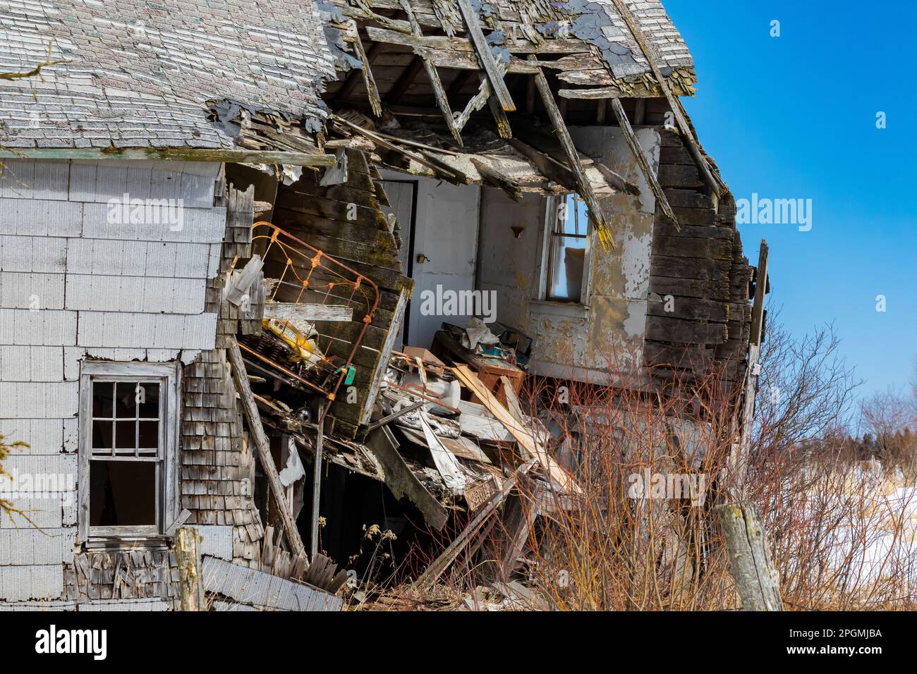 House deteriorating on farm near Rudyard, Upper Peninsula, Michigan, USA [No property release